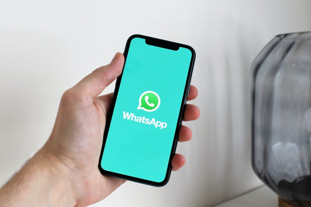 WhatsApp, la funzione tanto attesa: i messaggi si potranno modificare